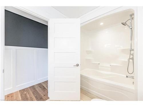 106 Overdale Avenue, Waterdown, ON - Indoor Photo Showing Bathroom