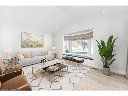 106 Overdale Avenue, Waterdown, ON - Indoor Photo Showing Living Room