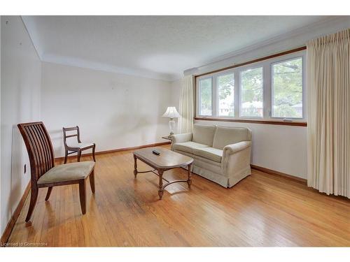 22 East 44Th Street, Hamilton, ON - Indoor Photo Showing Living Room