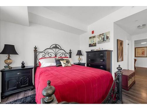 309-10 Concord Place, Grimsby, ON - Indoor Photo Showing Bedroom