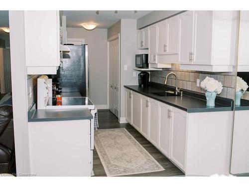 170 Candlewood Drive, Hamilton, ON - Indoor Photo Showing Kitchen