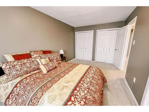 170 Candlewood Drive, Hamilton, ON - Indoor Photo Showing Bedroom