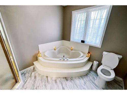 170 Candlewood Drive, Hamilton, ON - Indoor Photo Showing Bathroom