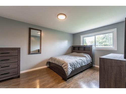 30 Larch Street, Hamilton, ON - Indoor Photo Showing Bedroom