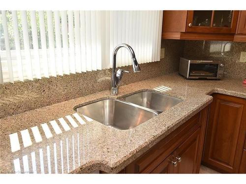 20 Stella Court, Hamilton, ON - Indoor Photo Showing Kitchen With Double Sink