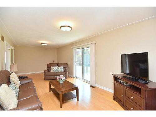 20 Stella Court, Hamilton, ON - Indoor Photo Showing Living Room