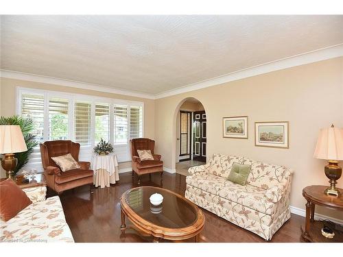 20 Stella Court, Hamilton, ON - Indoor Photo Showing Living Room