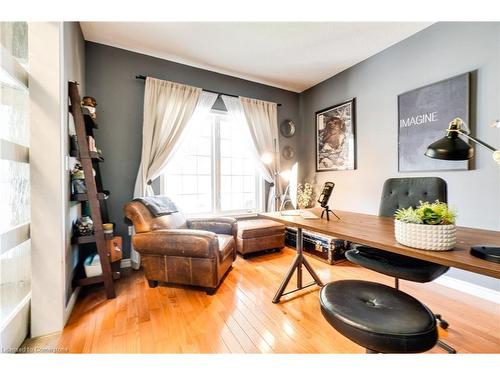 72 Sidney Crescent, Stoney Creek, ON - Indoor Photo Showing Living Room