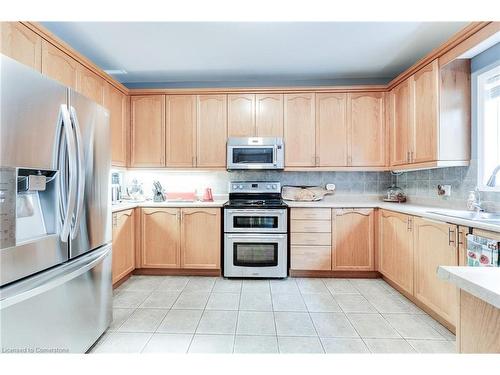 72 Sidney Crescent, Stoney Creek, ON - Indoor Photo Showing Kitchen