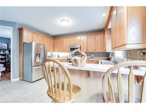 72 Sidney Crescent, Stoney Creek, ON - Indoor Photo Showing Kitchen