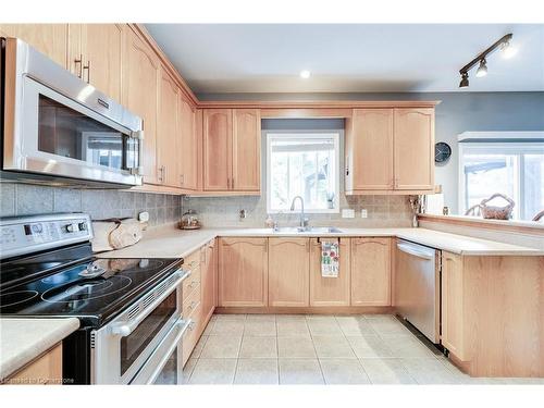 72 Sidney Crescent, Stoney Creek, ON - Indoor Photo Showing Kitchen With Double Sink