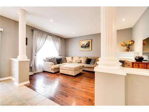 72 Sidney Crescent, Stoney Creek, ON - Indoor Photo Showing Living Room