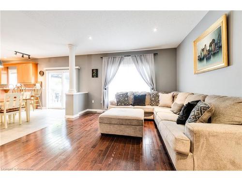 72 Sidney Crescent, Stoney Creek, ON - Indoor Photo Showing Living Room