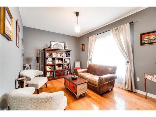 72 Sidney Crescent, Stoney Creek, ON - Indoor Photo Showing Living Room