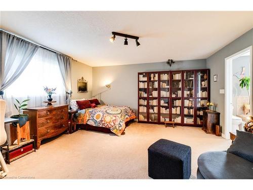 72 Sidney Crescent, Stoney Creek, ON - Indoor Photo Showing Bedroom