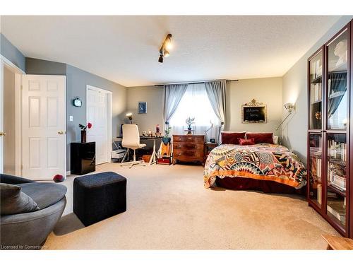 72 Sidney Crescent, Stoney Creek, ON - Indoor Photo Showing Bedroom