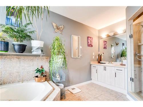 72 Sidney Crescent, Stoney Creek, ON - Indoor Photo Showing Bathroom