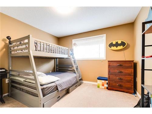 72 Sidney Crescent, Stoney Creek, ON - Indoor Photo Showing Bedroom