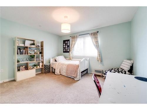 72 Sidney Crescent, Stoney Creek, ON - Indoor Photo Showing Bedroom