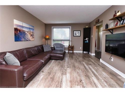 122-150 Gateshead Crescent, Stoney Creek, ON - Indoor Photo Showing Living Room