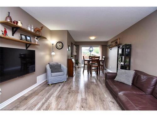 122-150 Gateshead Crescent, Stoney Creek, ON - Indoor Photo Showing Living Room