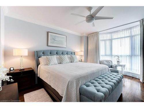 2006-5250 Lakeshore Road, Burlington, ON - Indoor Photo Showing Bedroom