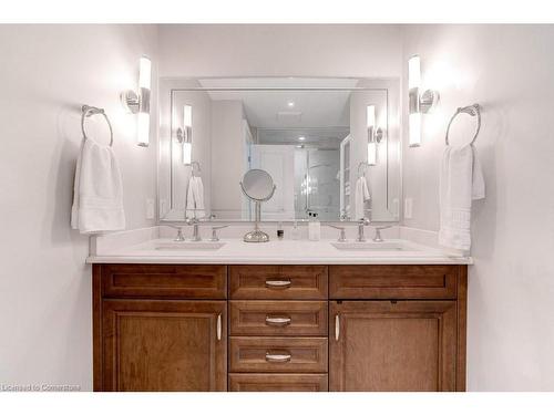 2006-5250 Lakeshore Road, Burlington, ON - Indoor Photo Showing Bathroom