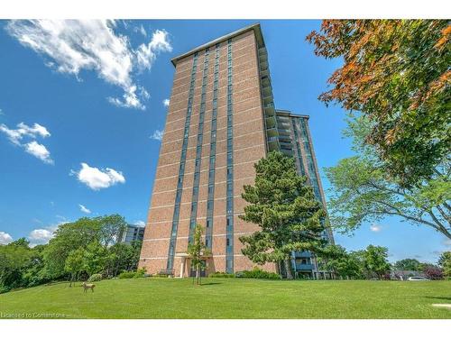 2006-5250 Lakeshore Road, Burlington, ON - Outdoor With Facade