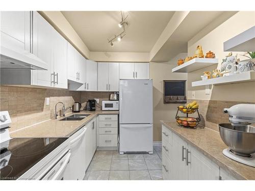 28-14 Derby Street, Hamilton, ON - Indoor Photo Showing Kitchen With Double Sink