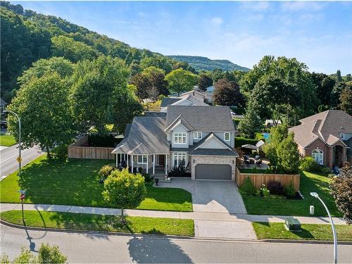 90 Hedge Lawn Drive, Grimsby, ON - Outdoor With Facade