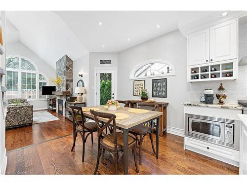 90 Hedge Lawn Drive, Grimsby, ON - Indoor Photo Showing Dining Room