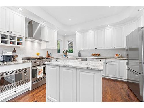 90 Hedge Lawn Drive, Grimsby, ON - Indoor Photo Showing Kitchen With Upgraded Kitchen