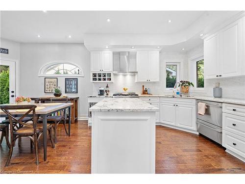 90 Hedge Lawn Drive, Grimsby, ON - Indoor Photo Showing Kitchen With Upgraded Kitchen