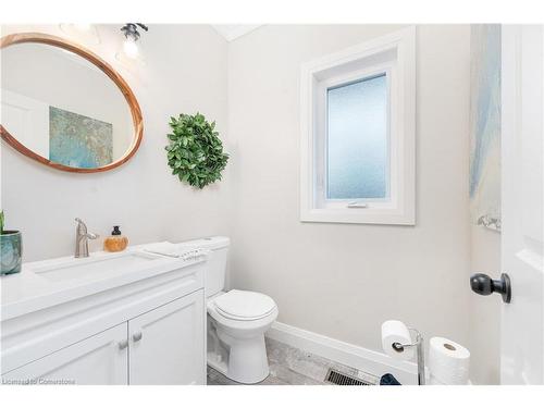 90 Hedge Lawn Drive, Grimsby, ON - Indoor Photo Showing Bathroom