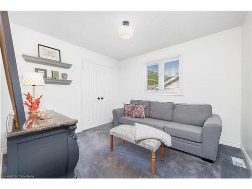 90 Hedge Lawn Drive, Grimsby, ON - Indoor Photo Showing Living Room