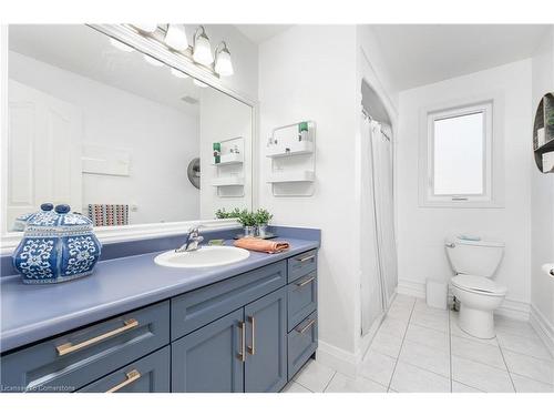 90 Hedge Lawn Drive, Grimsby, ON - Indoor Photo Showing Bathroom