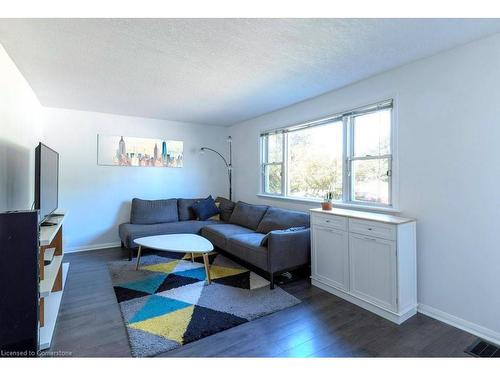 52 Martha Street, Hamilton, ON - Indoor Photo Showing Living Room