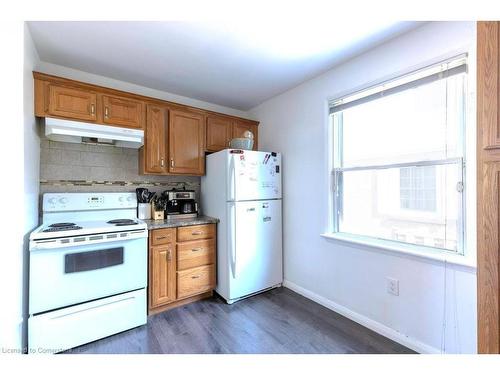 52 Martha Street, Hamilton, ON - Indoor Photo Showing Kitchen