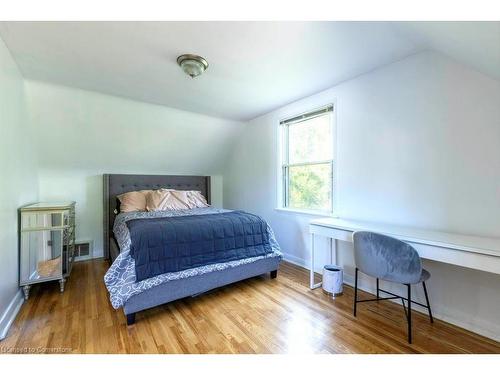 52 Martha Street, Hamilton, ON - Indoor Photo Showing Bedroom