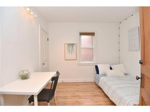 33 Cline Avenue S, Hamilton, ON - Indoor Photo Showing Bedroom