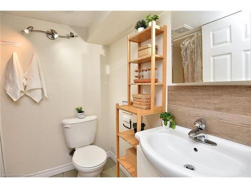 33 Cline Avenue S, Hamilton, ON - Indoor Photo Showing Bathroom