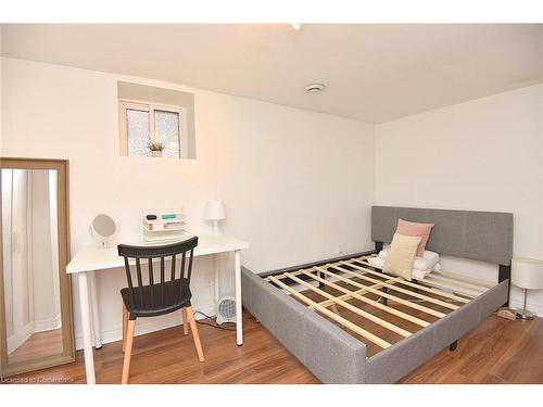 33 Cline Avenue S, Hamilton, ON - Indoor Photo Showing Bedroom