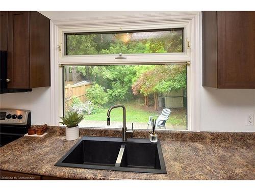 33 Cline Avenue S, Hamilton, ON - Indoor Photo Showing Kitchen With Upgraded Kitchen