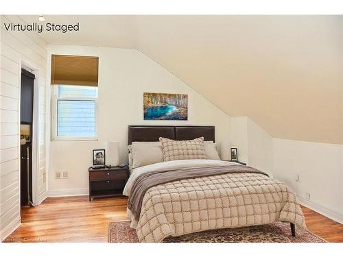 33 Cline Avenue S, Hamilton, ON - Indoor Photo Showing Bedroom