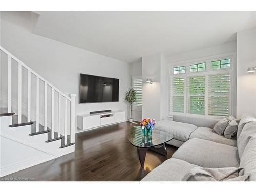 2 Ella Street, St. Catharines, ON - Indoor Photo Showing Living Room