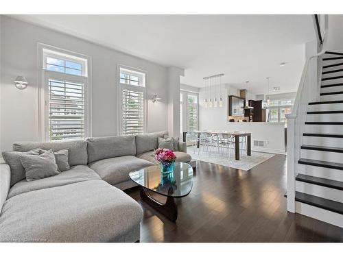 2 Ella Street, St. Catharines, ON - Indoor Photo Showing Living Room