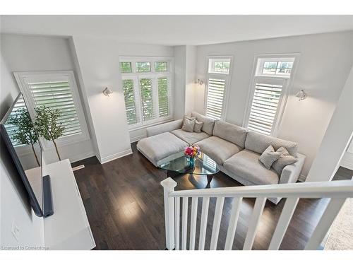 2 Ella Street, St. Catharines, ON - Indoor Photo Showing Living Room