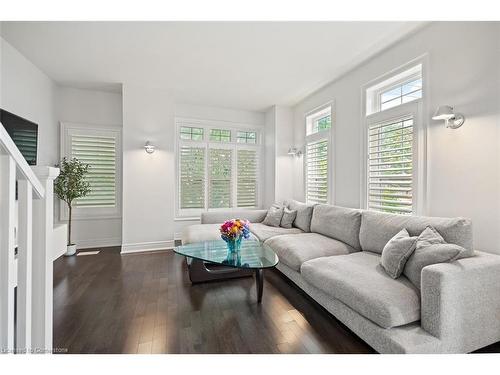 2 Ella Street, St. Catharines, ON - Indoor Photo Showing Living Room