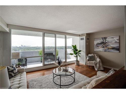 Ph 2012-250 Scarlett Road, Toronto, ON - Indoor Photo Showing Living Room