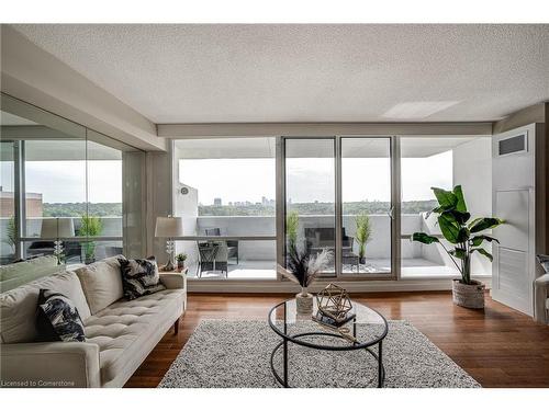 Ph 2012-250 Scarlett Road, Toronto, ON - Indoor Photo Showing Living Room